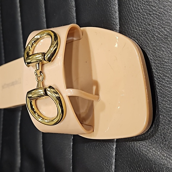 Jeffrey Campbell sleek and shiny sandal. - Picture 6 of 6